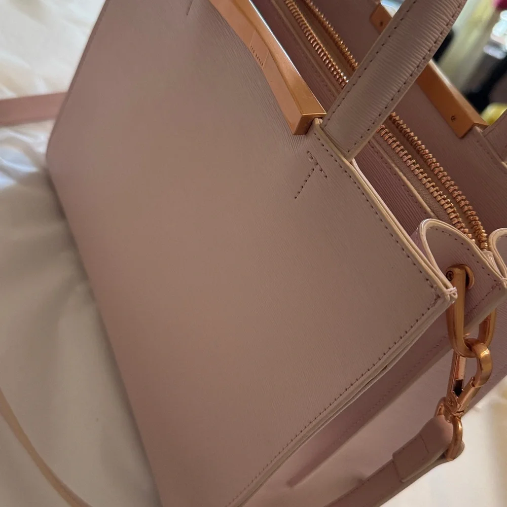 Ted Baker London 🌸 Light Pink Satchel with Gold Accents - Picture 13 of 17
